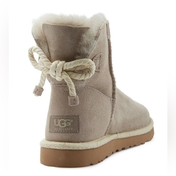 Ugg Australia Women’s Selene Ankle Boots In Oyster Size 11 NIB - Picture 2 of 12